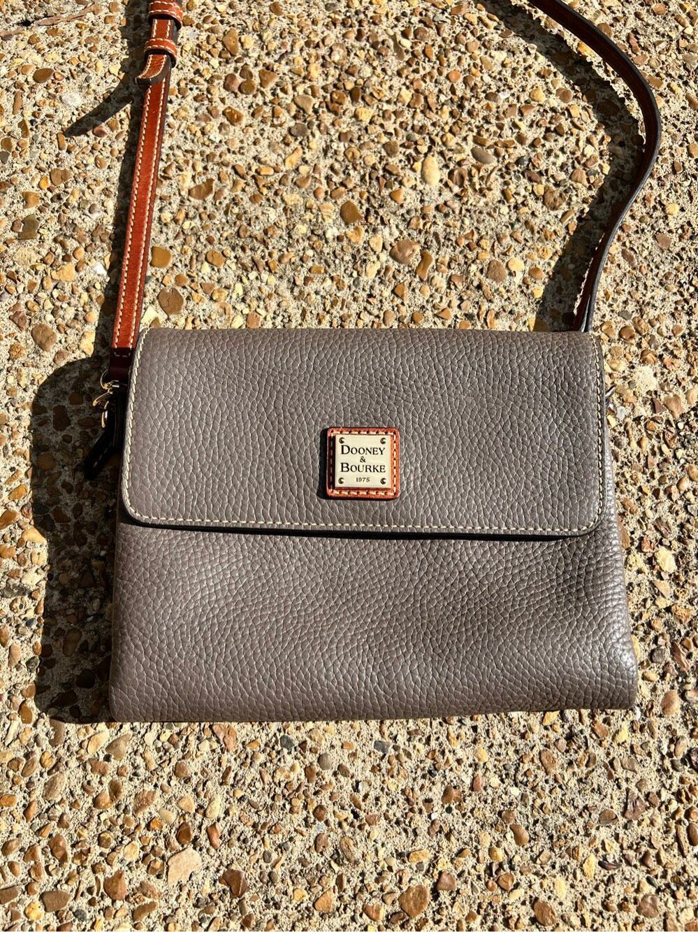 Dooney & Bourke Gray Pebble Grain Crossbody Handbag Purse Italian leather $338 - Picture 3 of 8